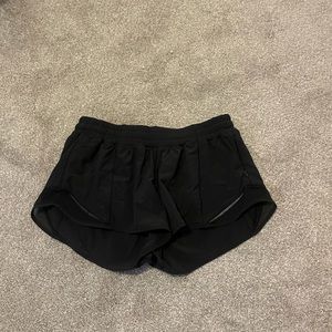 Lululemon hotty hot shorts 2.5